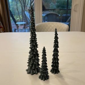 Village Pencil Pines Department 56 North Pole
Series 52469 MINT